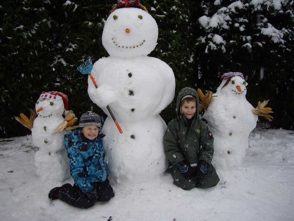 Bildergebnis für schöner Schneemann mit Kindern