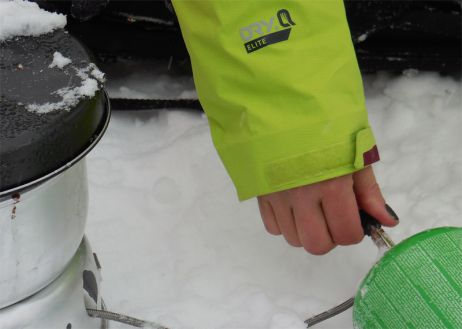 Einem Klassiker auf der Spur: Trangia-Sturmkocher mit Gasbrenner beim Wintertest