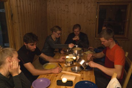 Abendessen in der Kamphütte