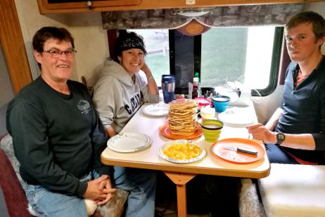 Pancake-Frühstück mit Kristy und Roger