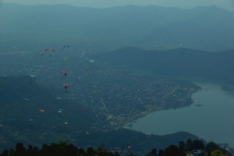 Paraglider über Pokhara