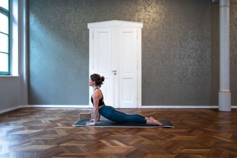 Vinyasa Flow Yoga mit dem Stratos Shift Bra
