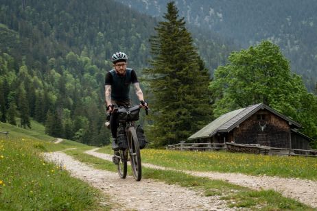 Radrundtour in den Alpen: Reliefenergie und Kuchenmotor